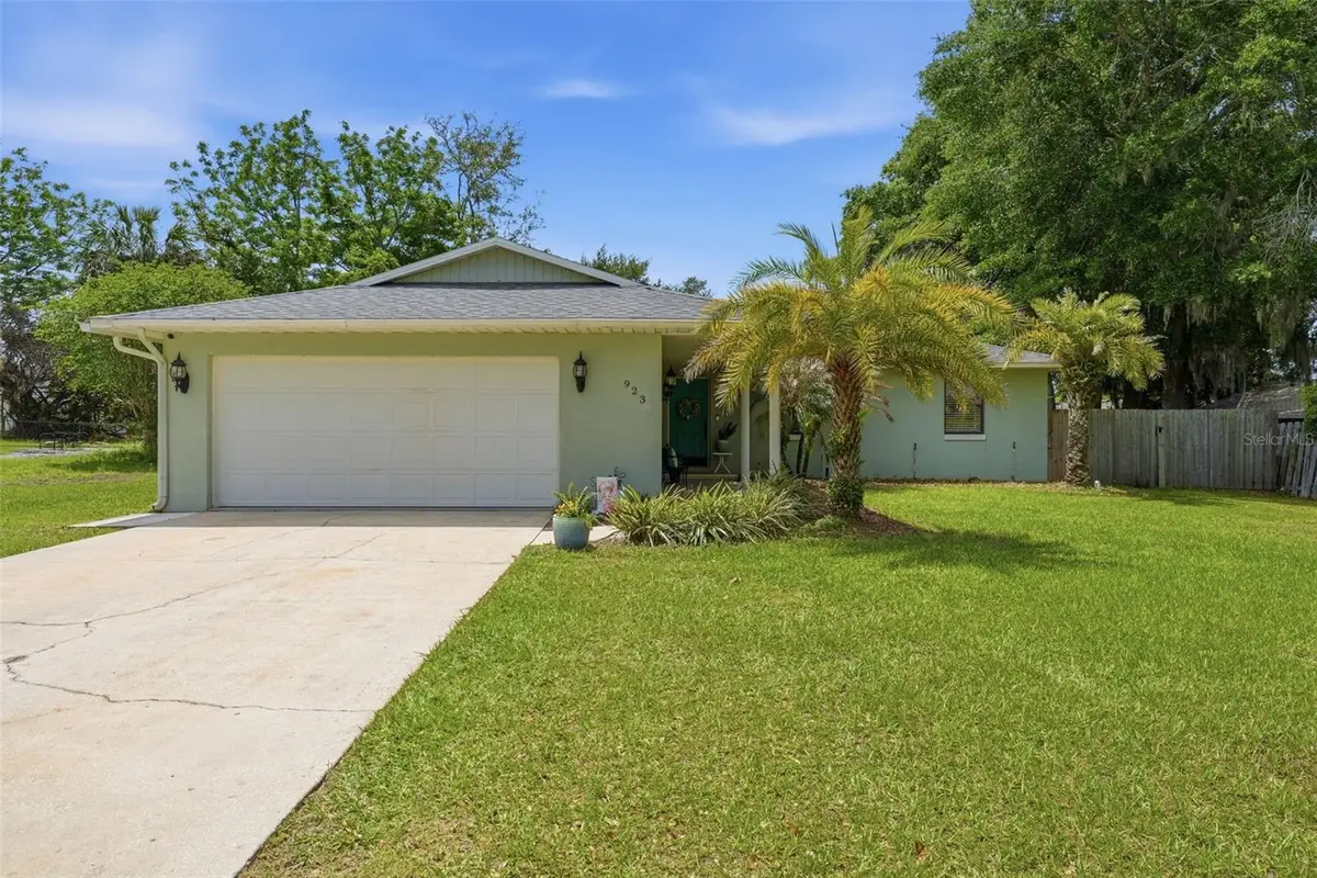 923 Park Drive, Tavares, FL 32778 - #1