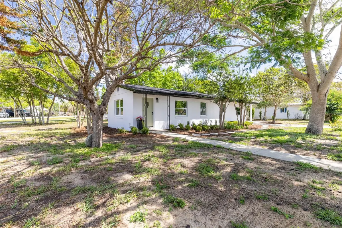 1201 Sherman Avenue, Tavares, FL 32778 - #1