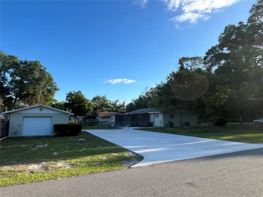 407 Poinsettia Avenue, Fruitland Park, FL 34731 - #3