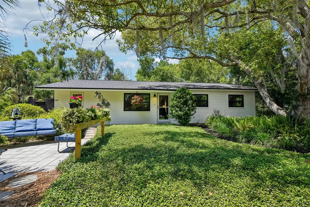 1073 Central Street, Mount Dora, FL 32757 - #1