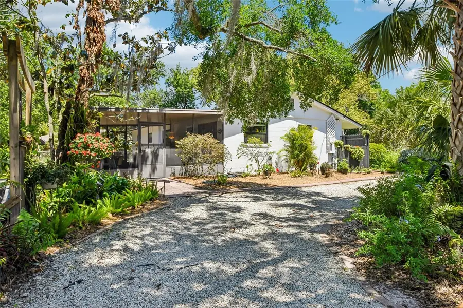 1073 Central Street, Mount Dora, FL 32757 - #2