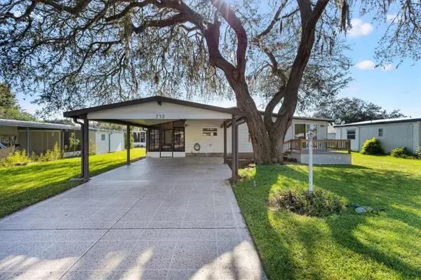 732 Royal Palm Avenue, LADY LAKE, FL 32159