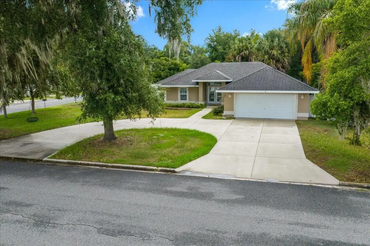 60 Owens Street, Umatilla, FL 32784 - #1