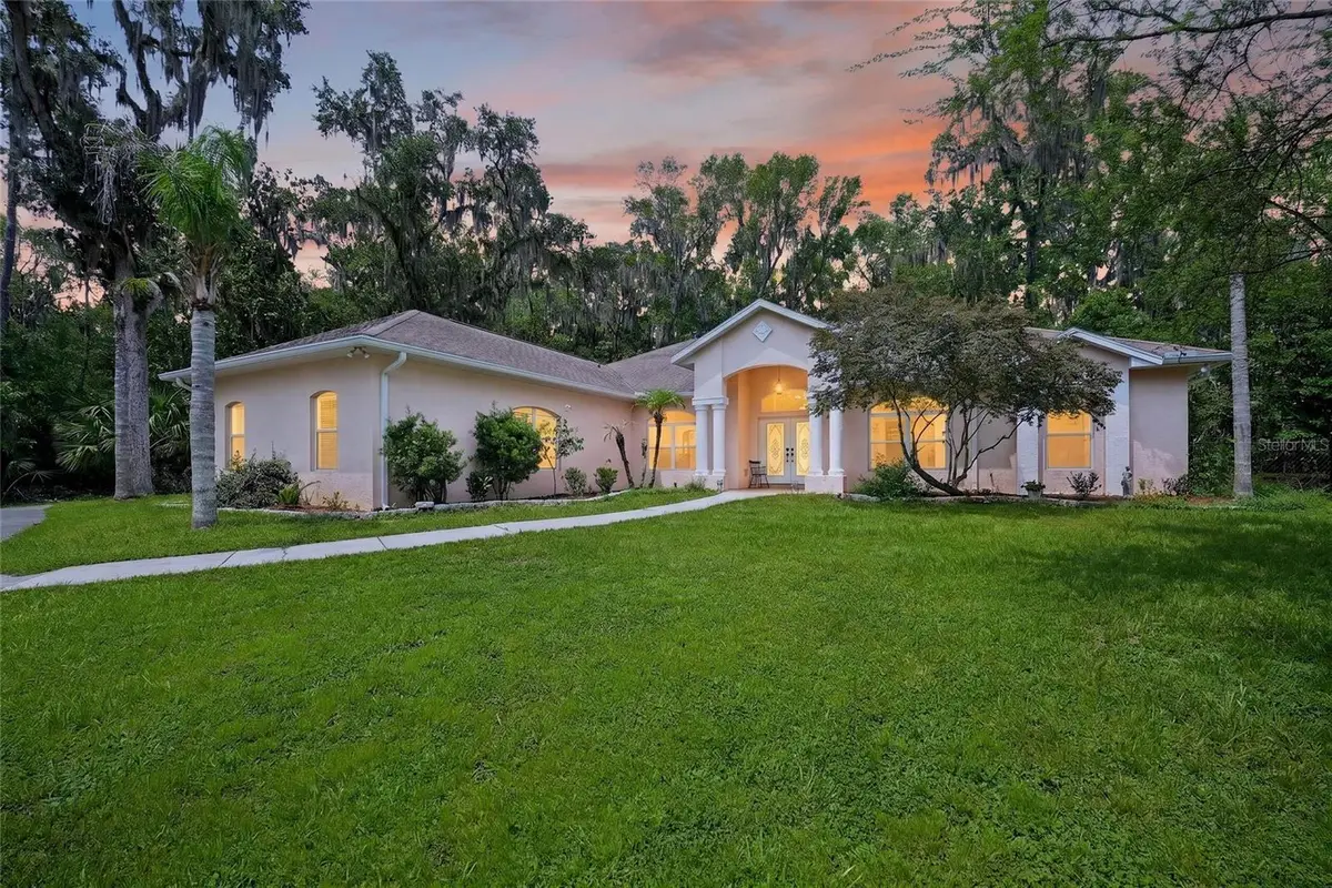 19040 NW 88th Avenue Road, Reddick, FL 32686 - #1