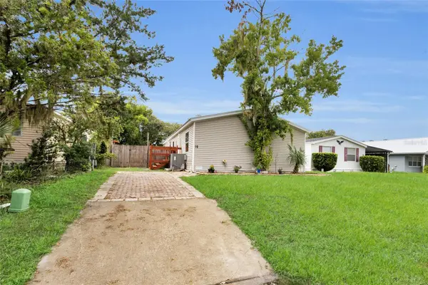 16 Cayman Circle, UMATILLA, FL 32784