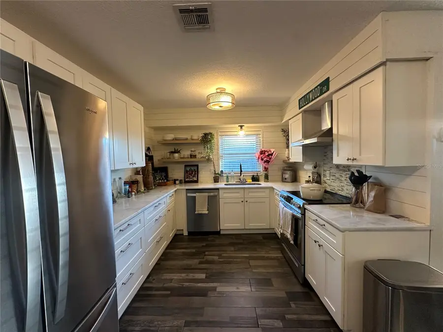 806 N Joanna Avenue, Tavares, FL 32778 - #2