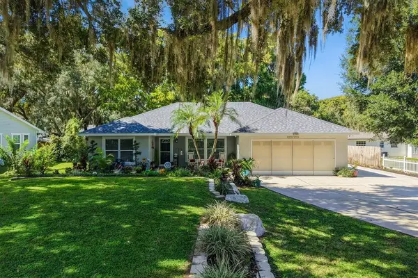 30749 Glenn Drive, TAVARES, FL 32778
