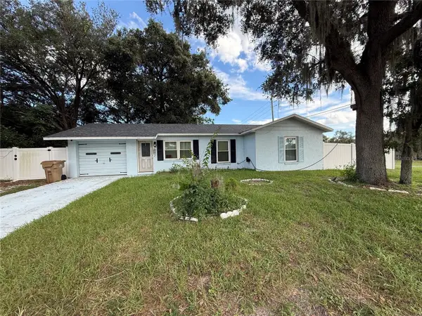 1204 Spring Lake Road, FRUITLAND PARK, FL 34731