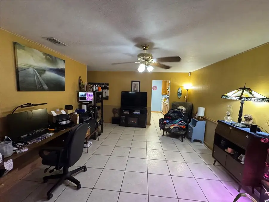 6025 SW 11th Place, Gainesville, FL 32607 - Image #2