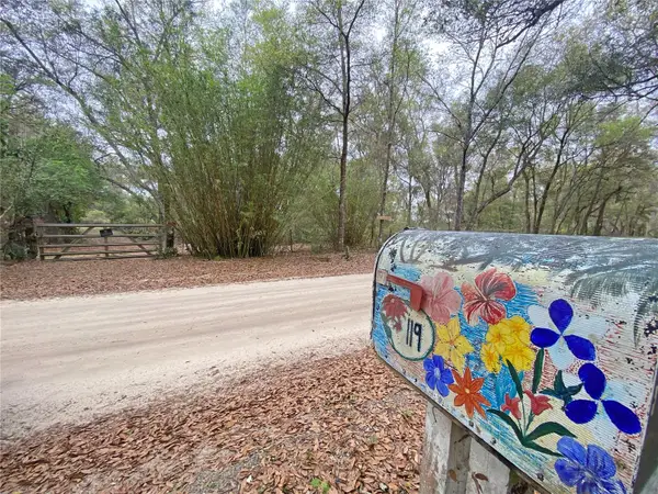 119 Twin Lakes Road, HAWTHORNE, FL 32640