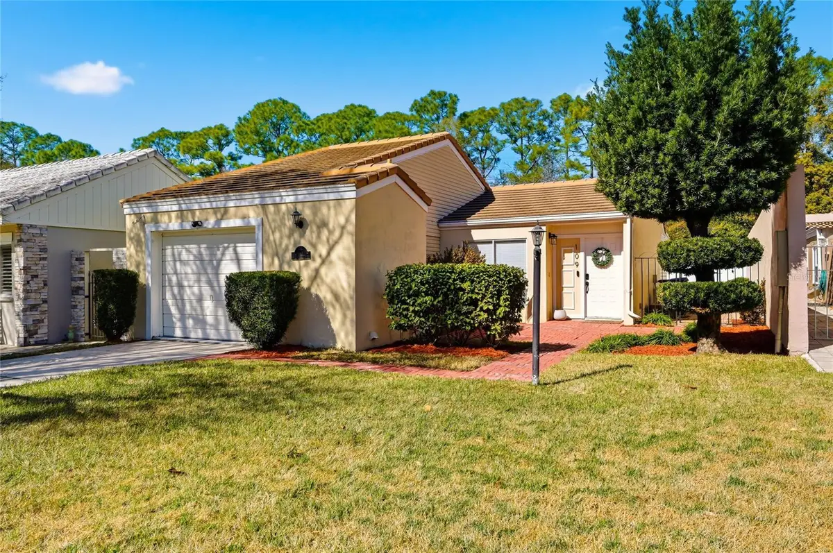 109 Las Flores, Winter Haven, FL 33884 - #1