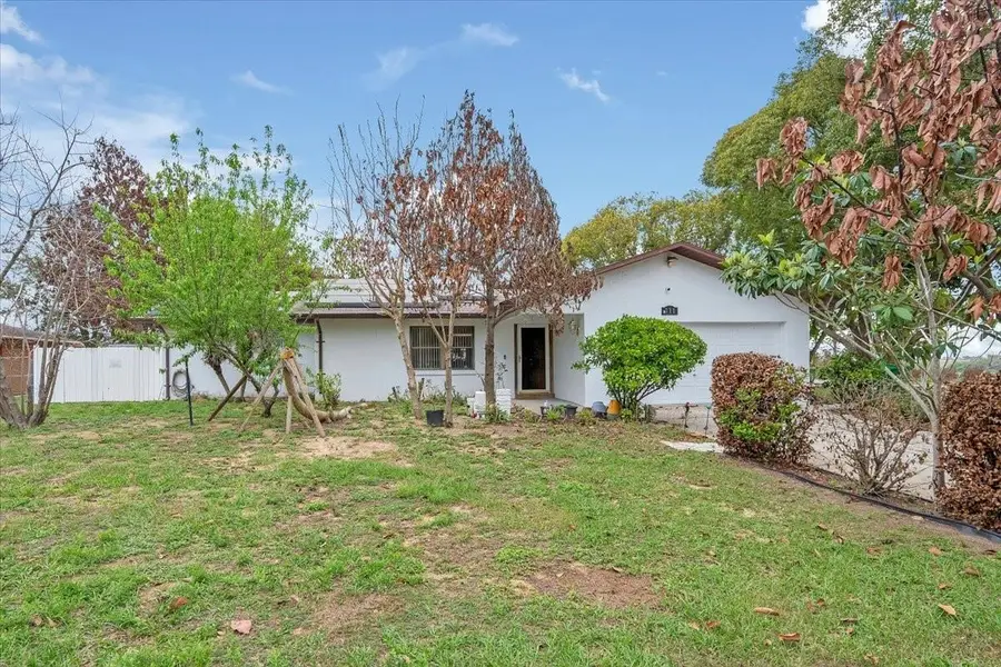 711 W Frederick Ave, Dundee, FL 33838 - #3