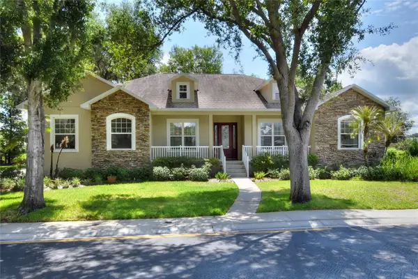 5704 Lake Victoria Drive, LAKELAND, FL 33813