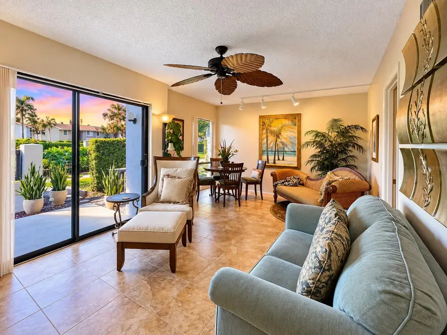 2132 Lakewood Club Drive S #8B, Saint Petersburg, FL 33712 - #3