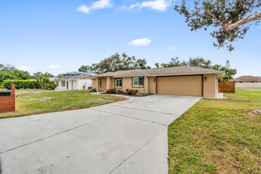 720 Myrtle Avenue, Venice, FL 34285 - Image #2