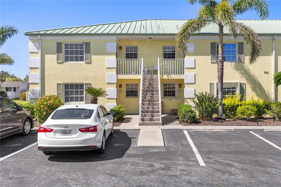 942 Capri Isles Boulevard #105, Venice, FL 34292 - Image #2