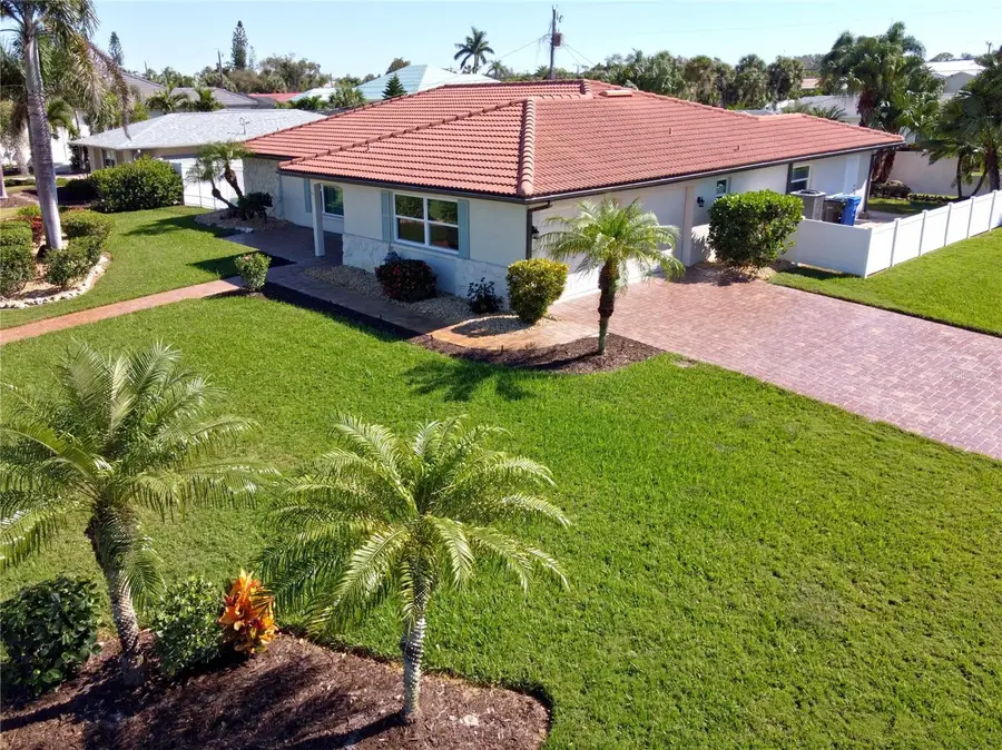 431 Villas Drive, Venice, FL 34285 - Image #2