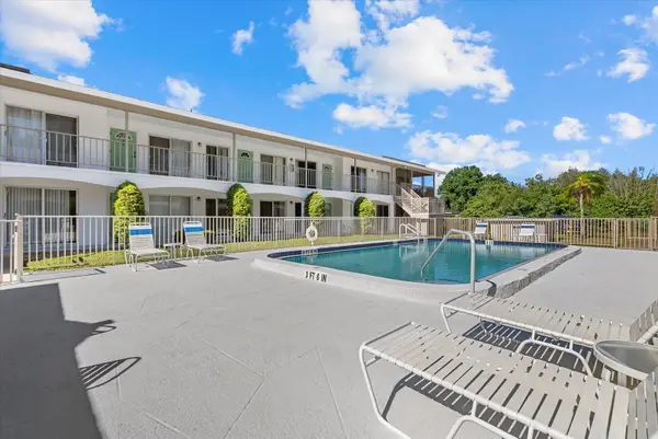4035 S School Avenue #B3, SARASOTA, FL 34231