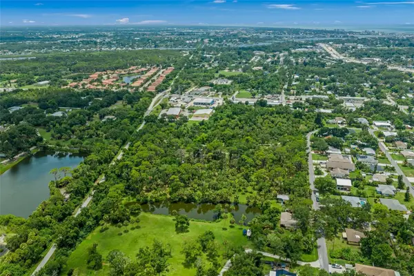 1210 Twin Lakes Avenue, NOKOMIS, FL 34275