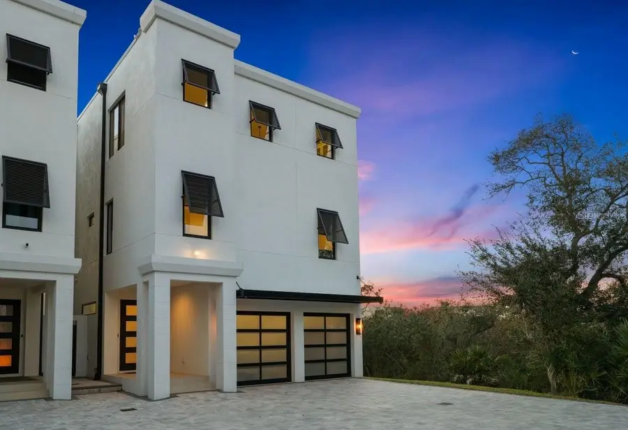 552 S Peninsula Avenue, New Smyrna Beach, FL 32169 - #3