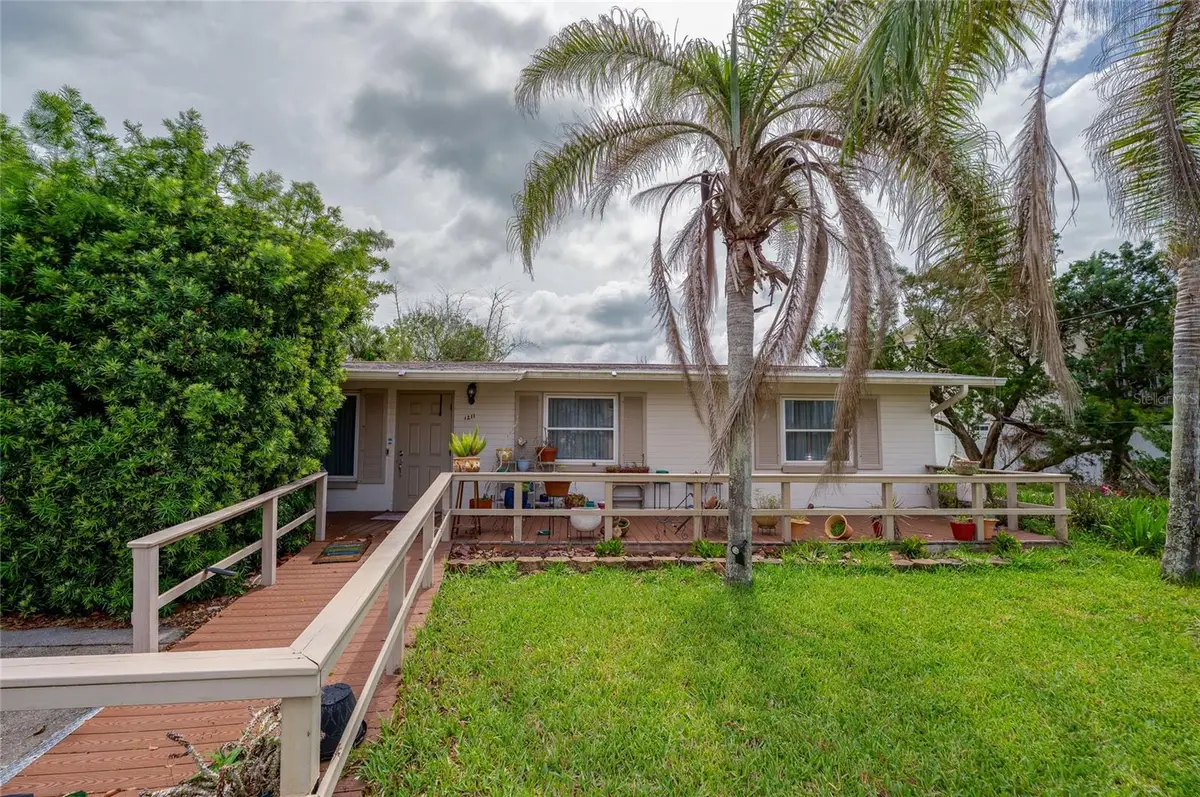 1211 N Peninsula Avenue, New Smyrna Beach, FL 32169 - #1