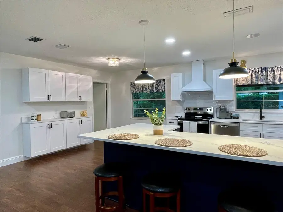 2900 Lake Arnold Place, Orlando, FL 32806 - Image #2