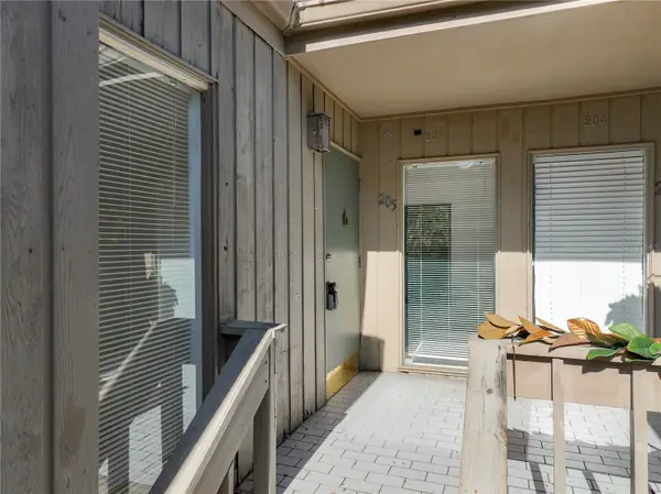 205 Crown Oaks Way #205, LONGWOOD, FL 32779