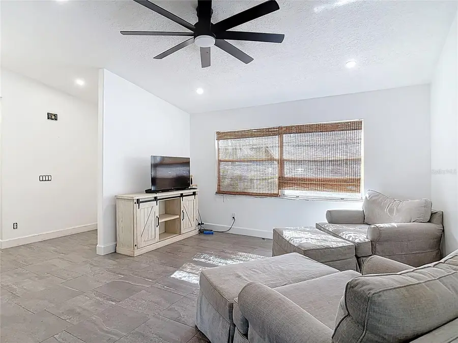 9737 Heatherwood Court, Orlando, FL 32825 - Image #2