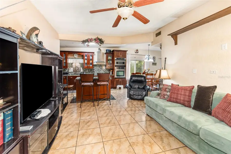 240 W Grossenbacher Drive, Apopka, FL 32712 - Image #3