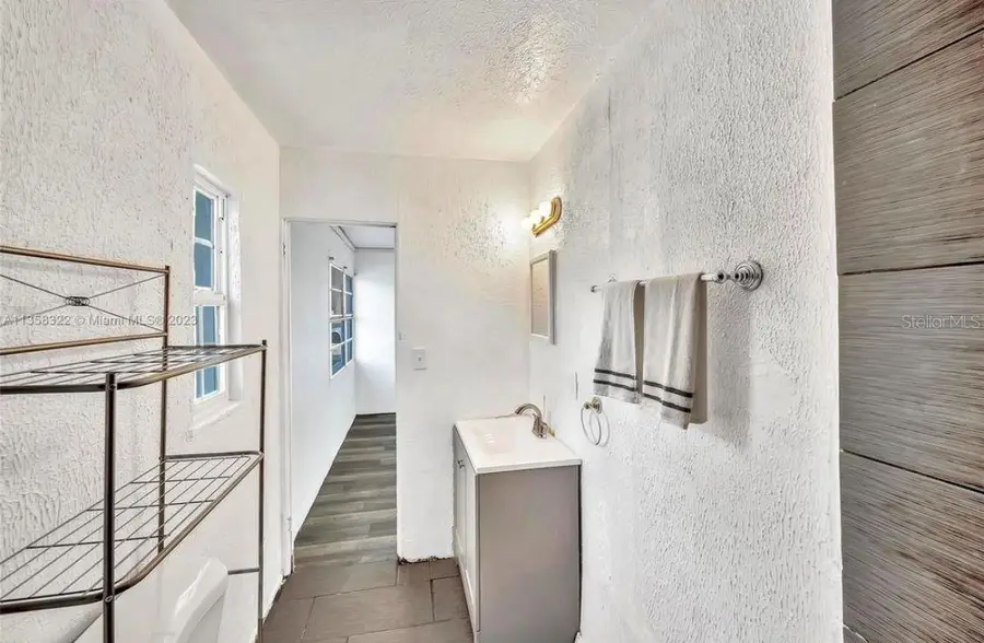 1001 N 16th Court, Fort Pierce, FL 34950 - Image #2