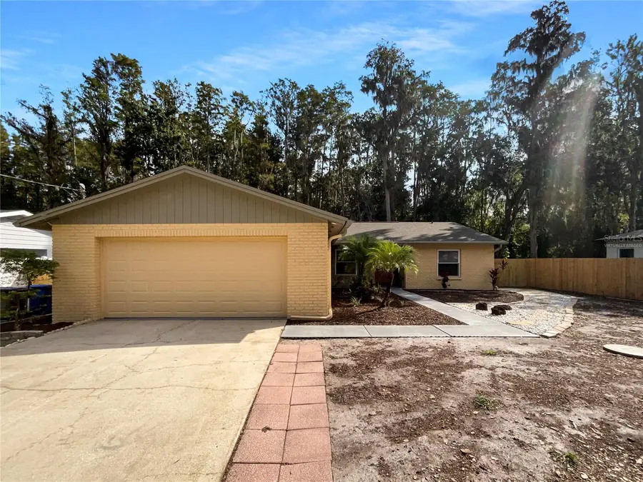 16409 Lake Byrd Drive, Tampa, FL 33618 - Image #2