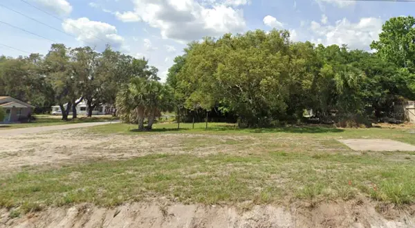 Mills Street, UMATILLA, FL 32784