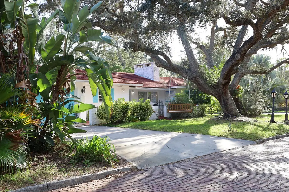 7716 Dartmouth Avenue N, Saint Petersburg, FL 33710 - Image #1