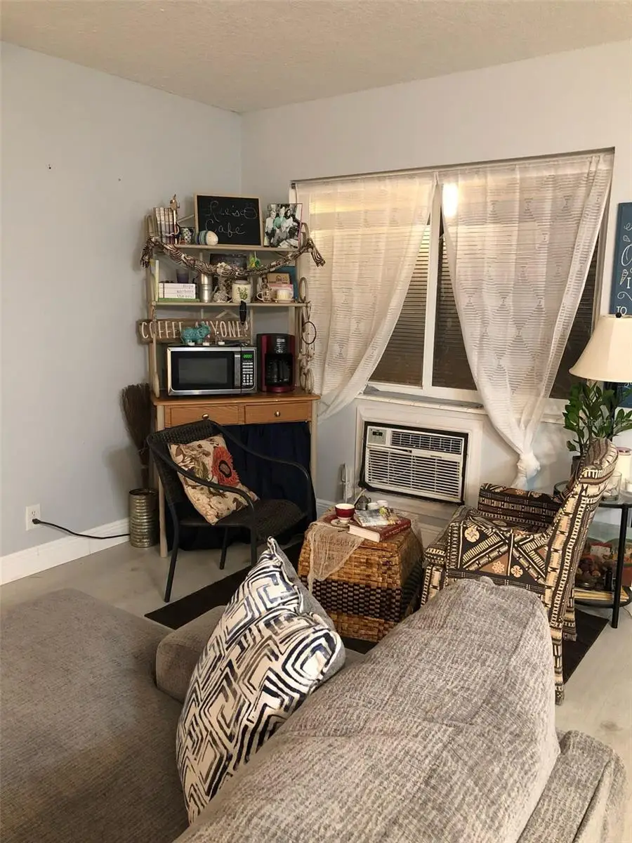 210 Salisbury I #I, West Palm Beach, FL 33417 - Image #2