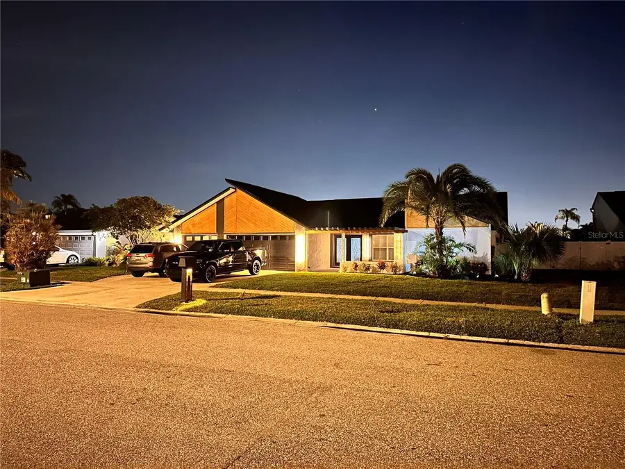 5807 Schooner Way, Tampa, FL 33615 - Image #2