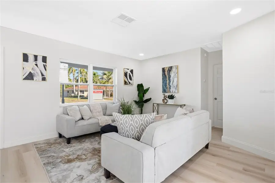 214 45th Avenue Ne, Saint Petersburg, FL 33703 - #3