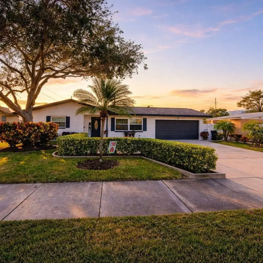 2218 8th Avenue Sw, Largo, FL 33770 - #2