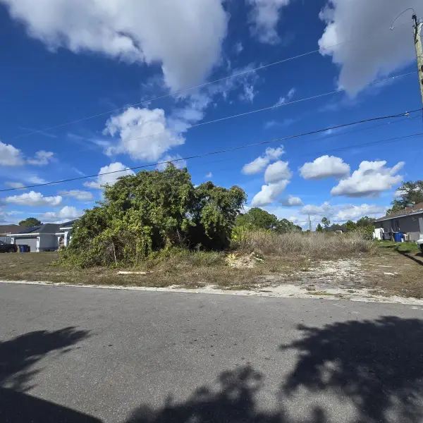 2804 E 11th Street, LEHIGH ACRES, FL 33972