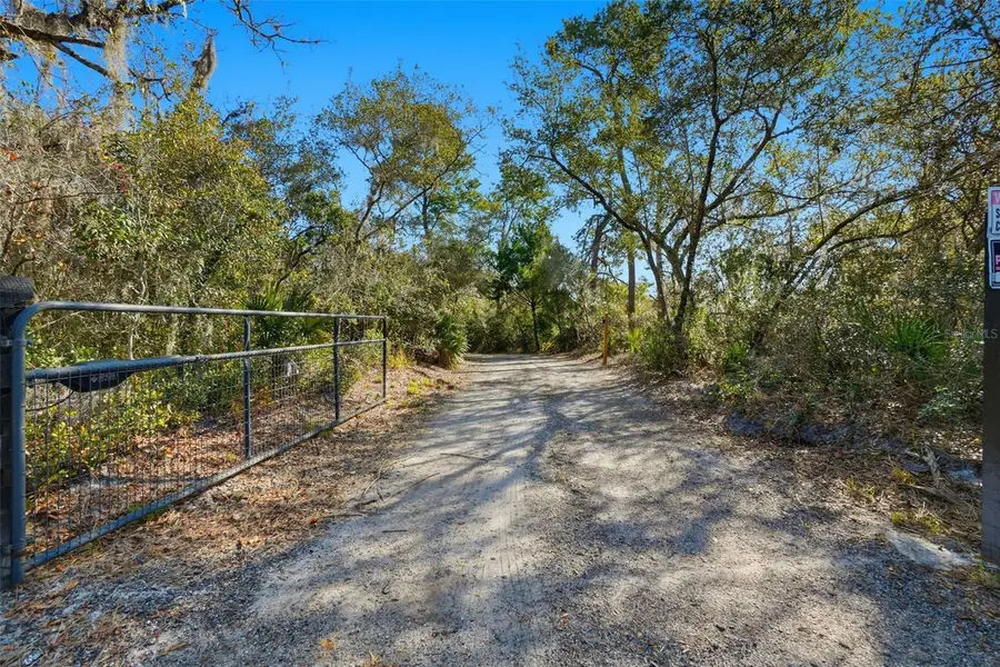 370 Sand Pine Place, Geneva, FL 32732 - #2