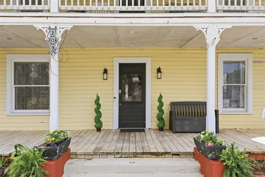 209 E 5th Street, Sanford, FL 32771 - #2