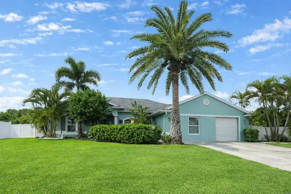 9366 Heartwellville Avenue, ENGLEWOOD, FL 34224