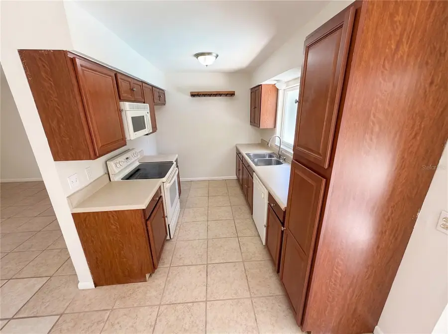 909 Winchester Court, Brandon, FL 33510 - #2