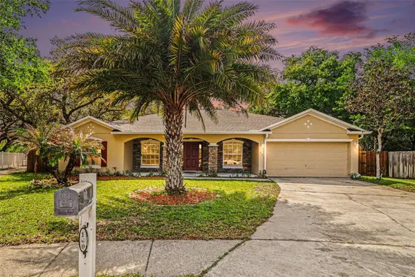 100 Festive Court, CHULUOTA, FL 32766