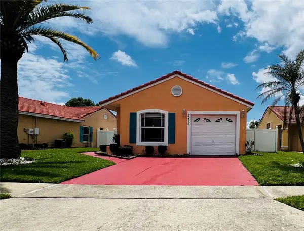 2416 Condado Court, KISSIMMEE, FL 34743