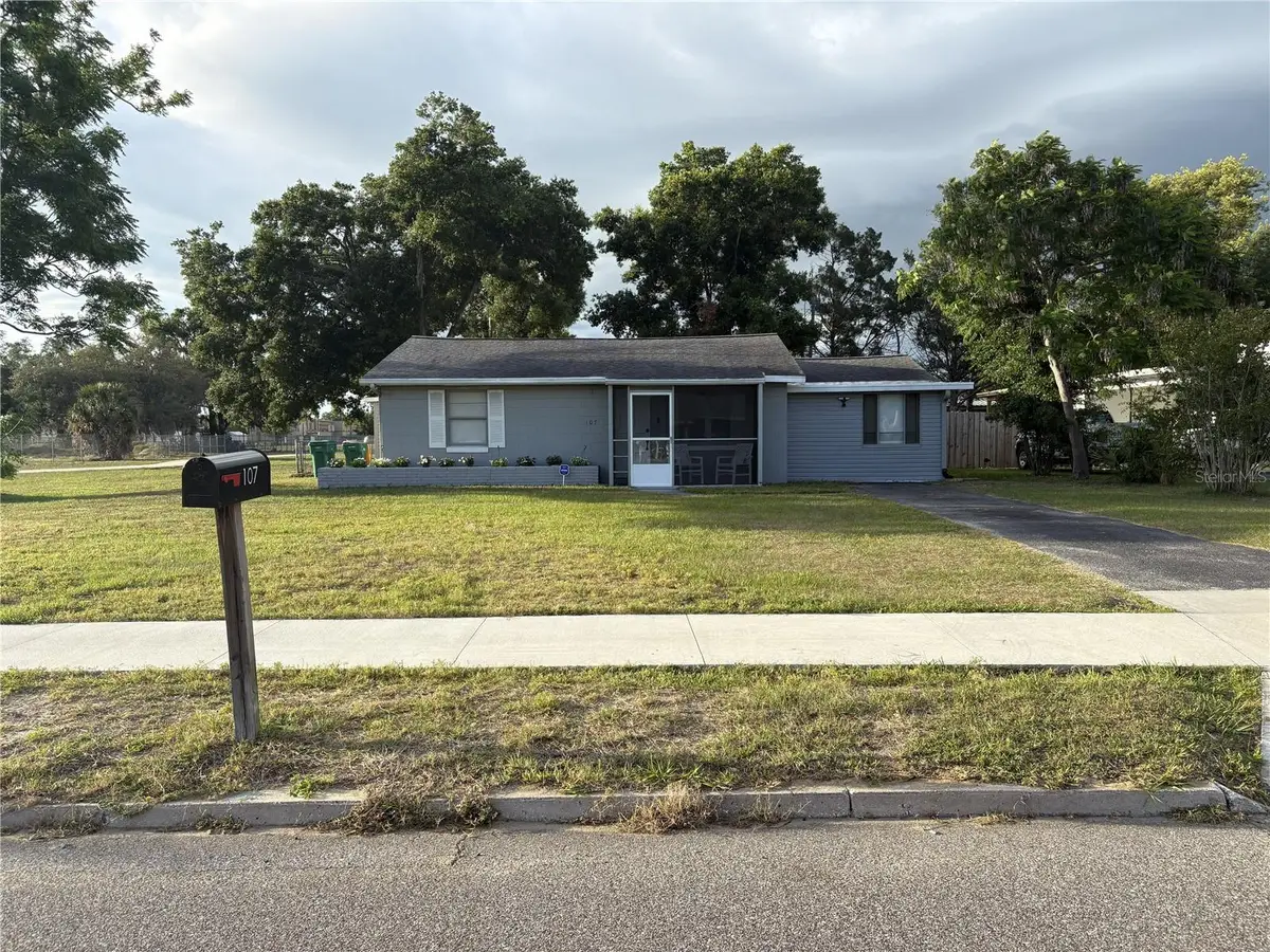 107 W Golf Links Avenue, Eustis, FL 32726 - #1