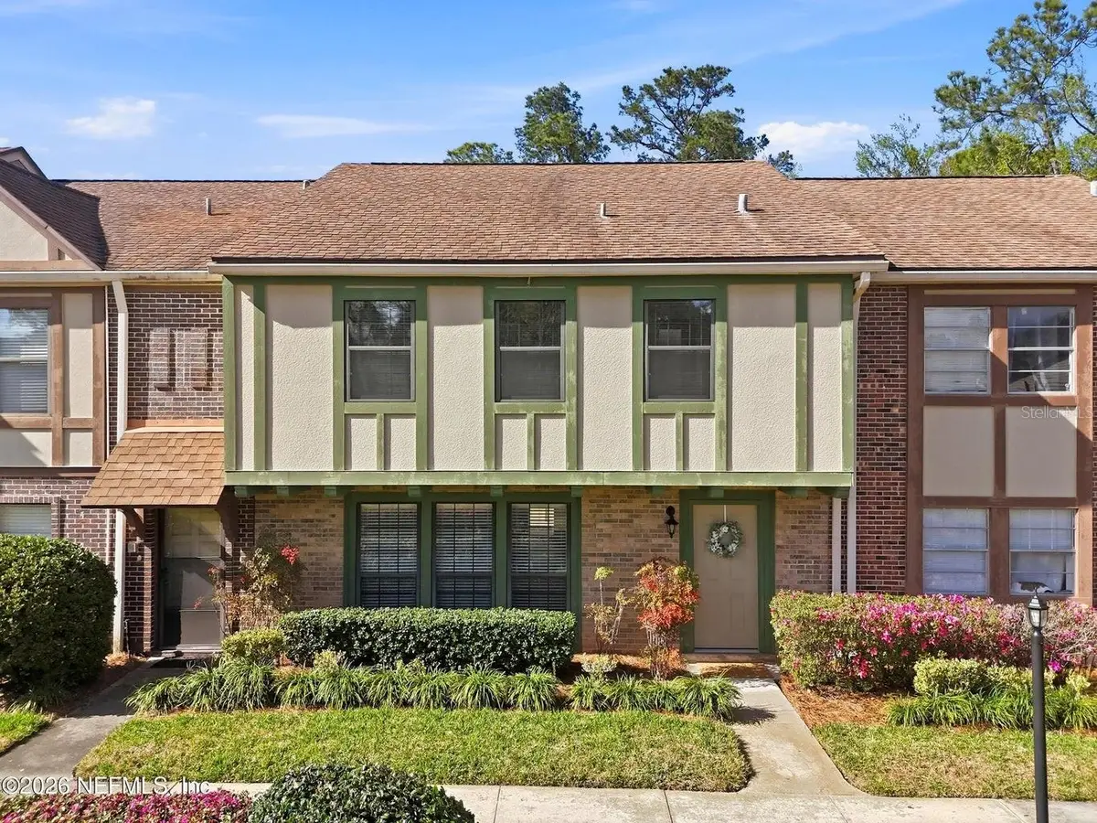 8153 Sutton Place N, Jacksonville, FL 32217 - #1