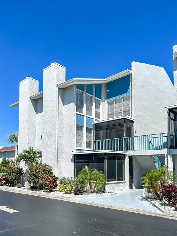 315 Medallion Boulevard #F, MADEIRA BEACH, FL 33708
