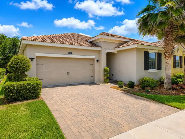 1047 Oak Bluff Drive, DAVENPORT, FL 33837