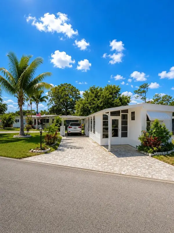 102 Lantern Place, NORTH FORT MYERS, FL 33917
