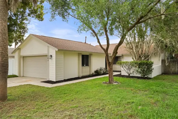 207 Doster Drive, CASSELBERRY, FL 32707